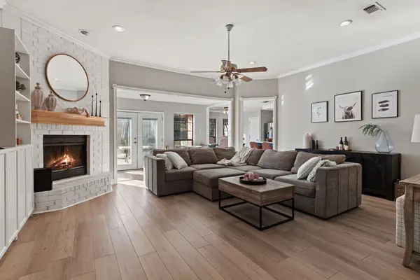 1008 Oak Valley Road, Burleson, TX 76028