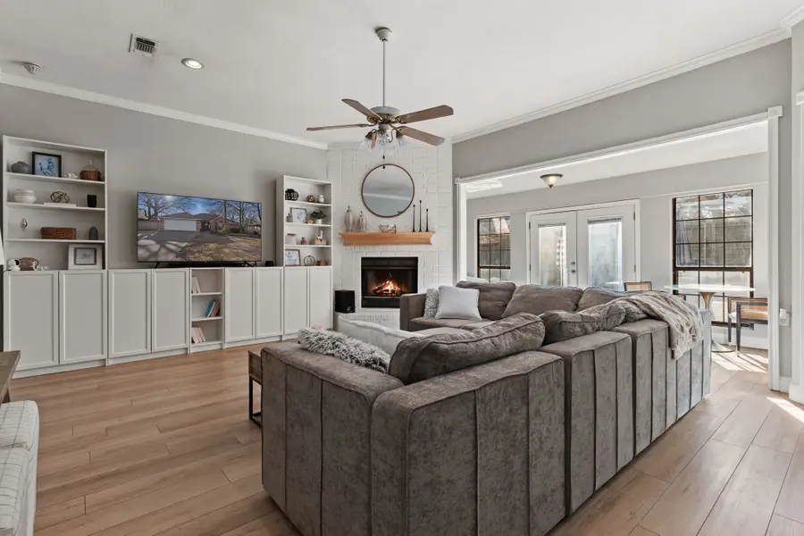 1008 Oak Valley Road, Burleson, TX 76028 - Image #2