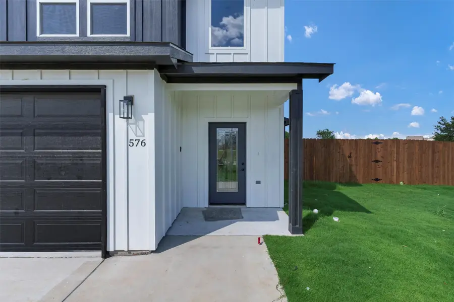 576 Highview Court, Godley, TX 76044 - Image #3