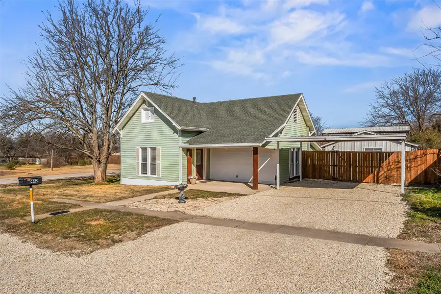 442 W Mccart Street, Krum, TX 76249 - Image #2