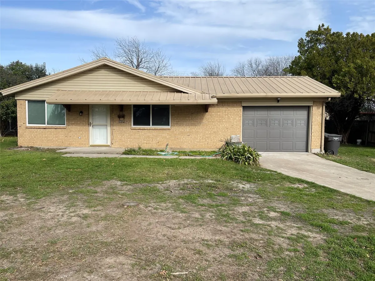 2212 Roberts Cut Off Road, River Oaks, TX 76114 - #1