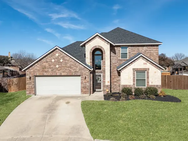 425 Locksley Court, Saginaw, TX 76179