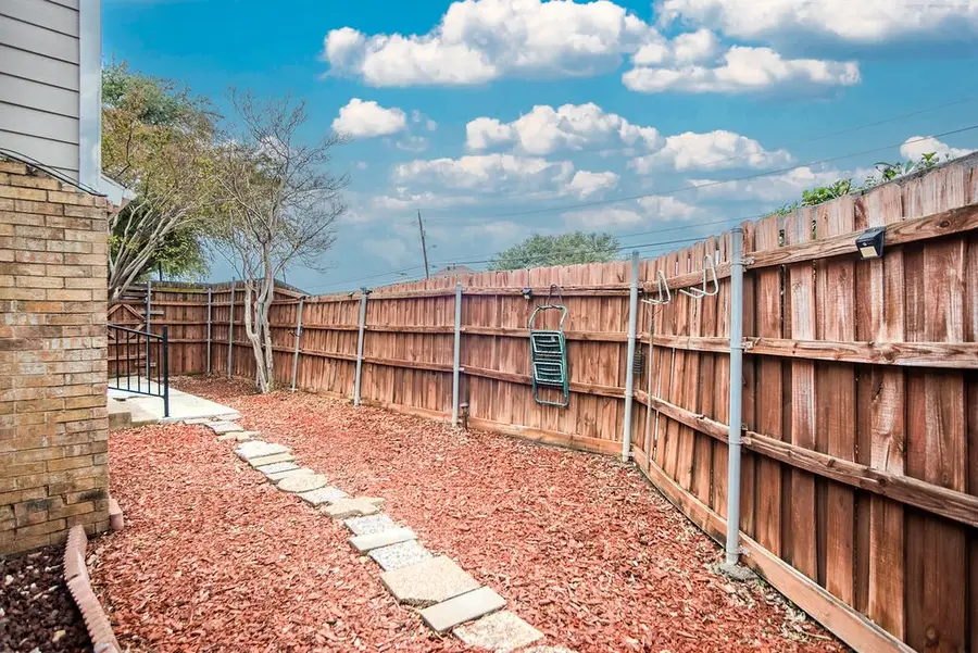 2724 Meadowstone Court, Carrollton, TX 75006 - Image #3