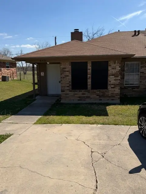 810 Woodland Court, Kennedale, TX 76060