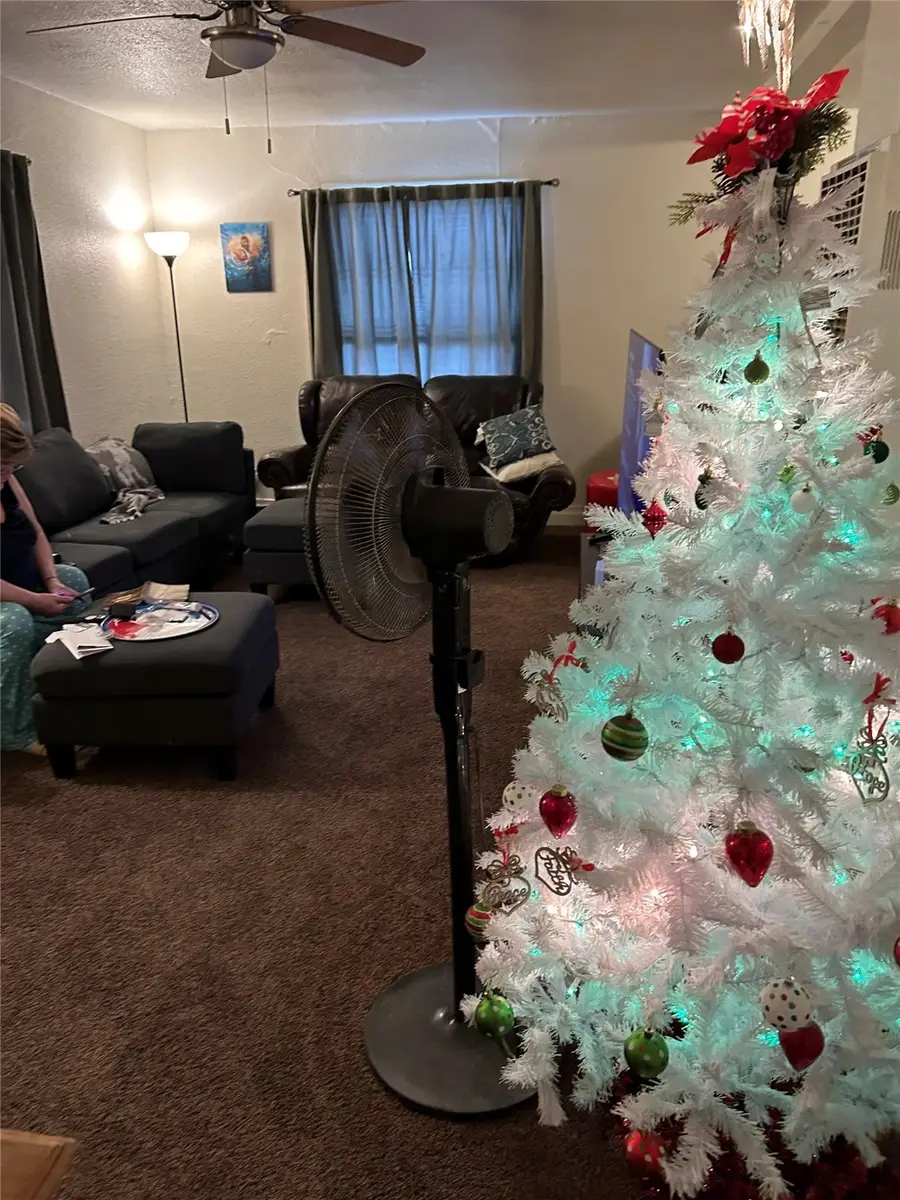 912 Ritchey Street, Gainesville, TX 76240 - Image #2