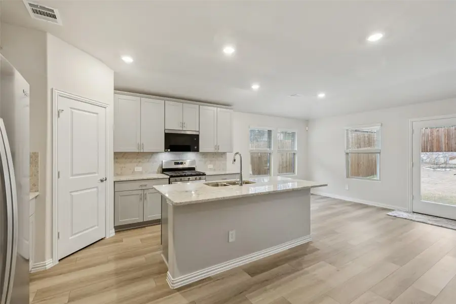 522 Castle Road, Sherman, TX 75092 - Image #2