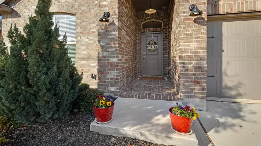 15829 Farringdon Street, Justin Roanoke, TX 76247 - Image #3