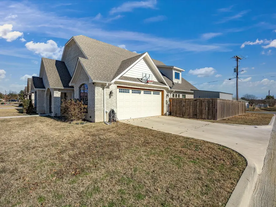 608 Timberline Drive, Bridgeport, TX 76426 - Image #3