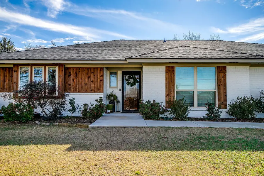 649 Christopher Lane, Burleson, TX 76028 - Image #2