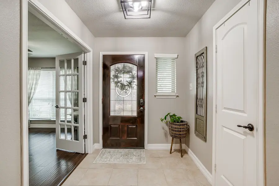 649 Christopher Lane, Burleson, TX 76028 - Image #3