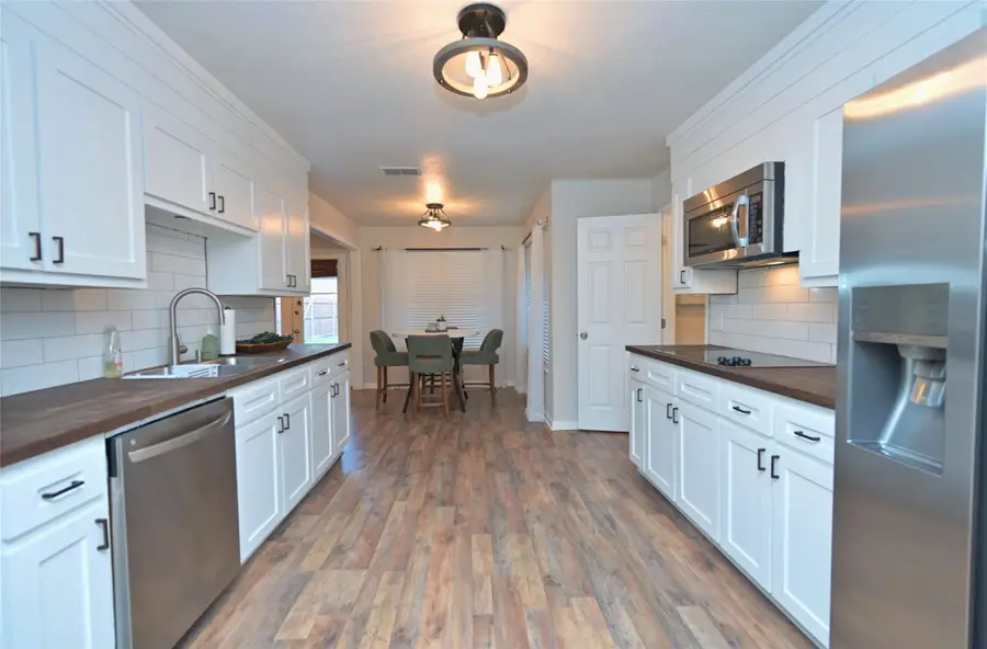 3701 Nocona Drive, Decordova, TX 76049 - Image #3