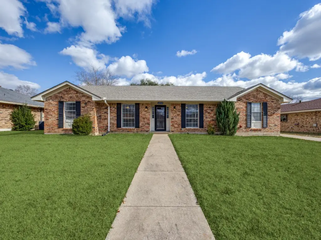 1713 Crescent Drive, Sherman, TX 75092 - Image #1