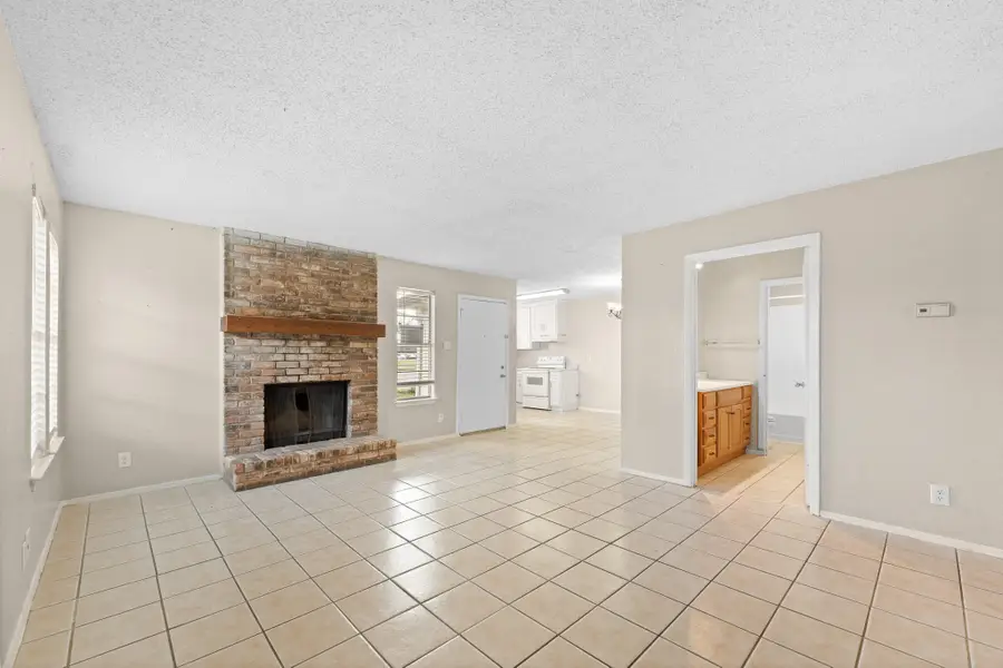 708 N Cooper Street, Arlington, TX 76011 - Image #2