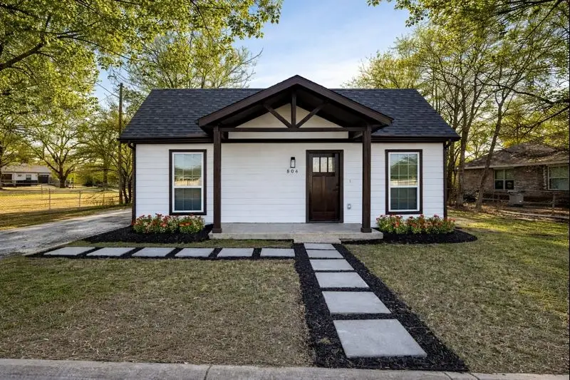 806 E Jefferson Street, Waxahachie, TX 75165 - Image #1