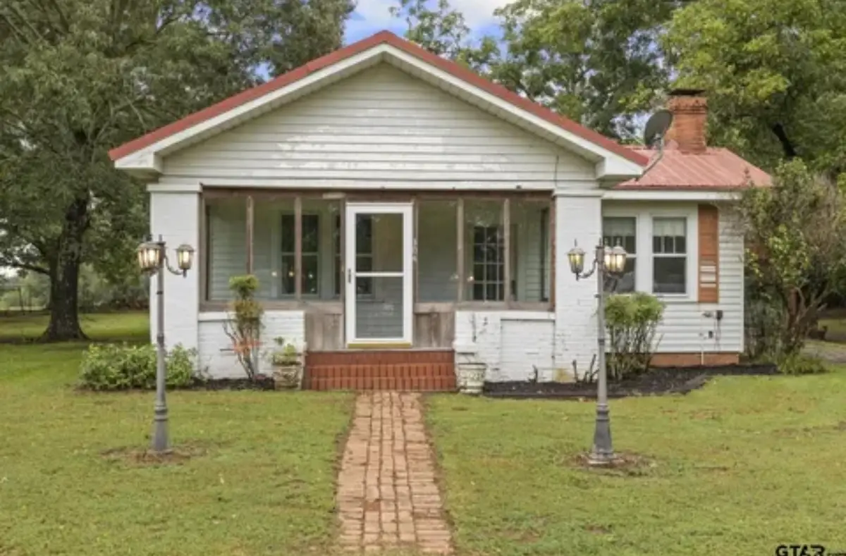 304 Daingerfield St, Naples, TX 75568 - #1