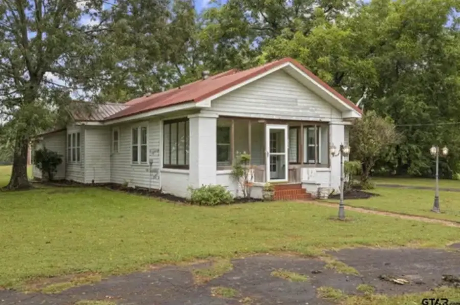 304 Daingerfield St, Naples, TX 75568 - #3