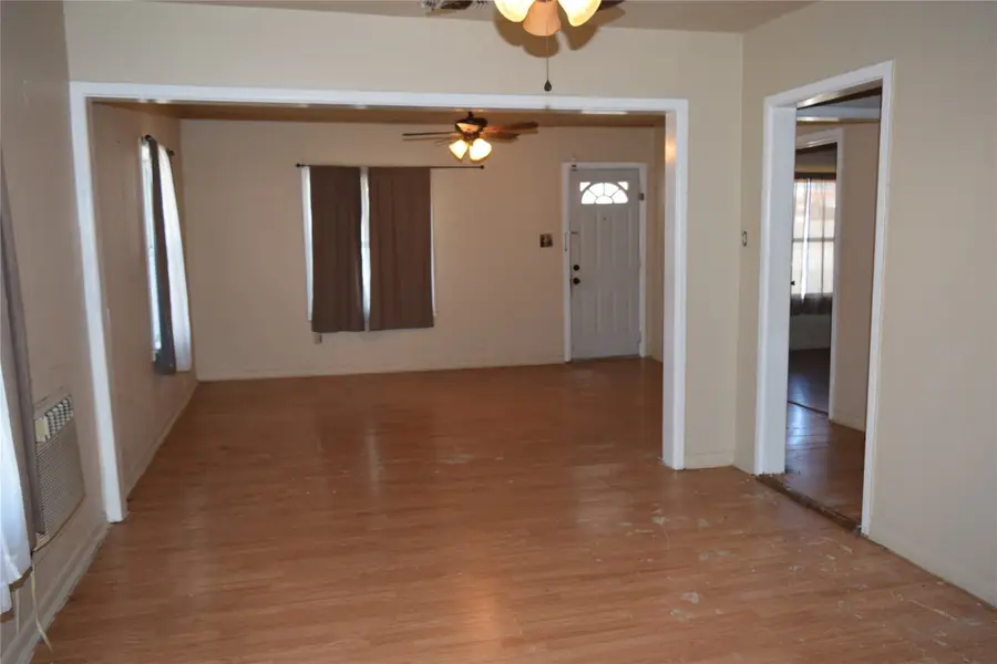 207 N Waco Street, Weatherford, TX 76086 - #3