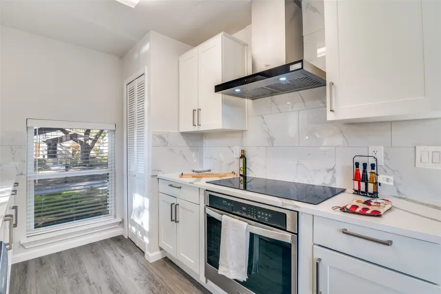 6402 Casa Vista Drive, Garland, TX 75043 - Image #2