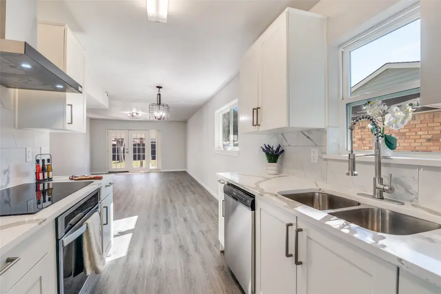 6402 Casa Vista Drive, Garland, TX 75043 - Image #3