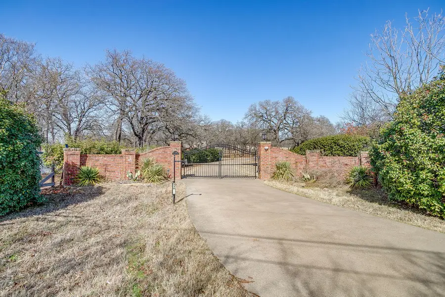 330 Madeline Lane, Burleson, TX 76028 - Image #2