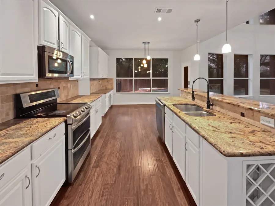 815 Creekstone Court, Cedar Hill, TX 75104 - Image #2