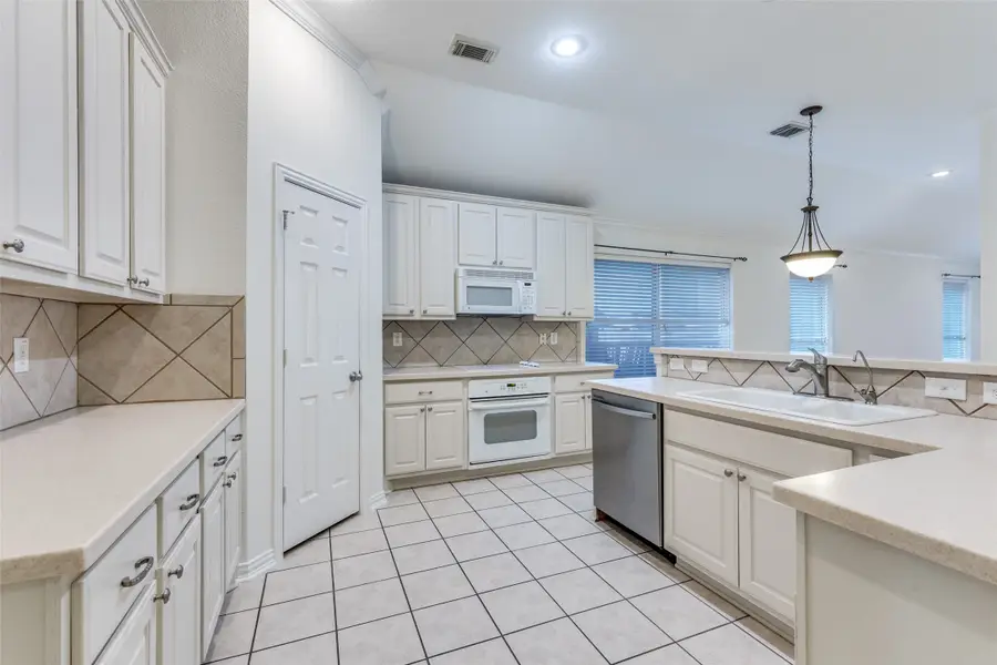 10109 Oldfield Court, Fort Worth, TX 76244 - Image #3