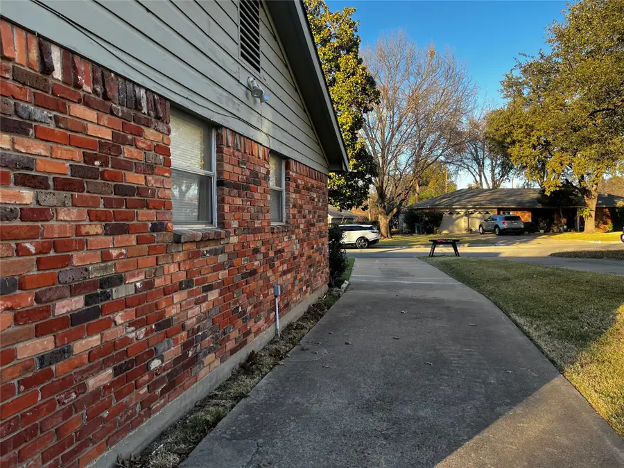 6161 Walla Avenue, Fort Worth, TX 76133 - Image #2
