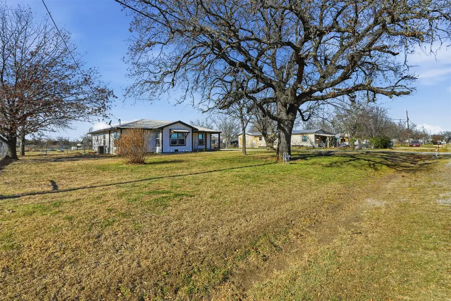 414 Fannin Street, Millsap, TX 76066 - Image #2