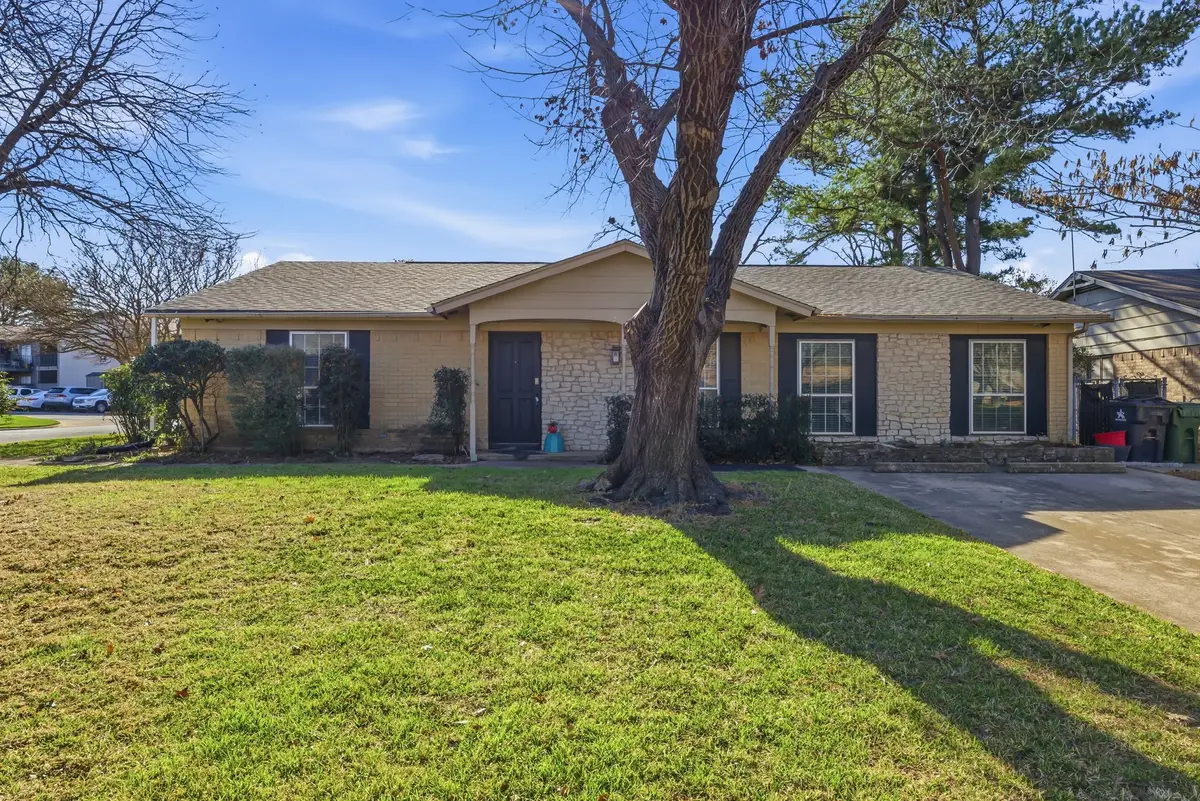 2900 Lynnwood Drive, Arlington, TX 76013 - Image #1