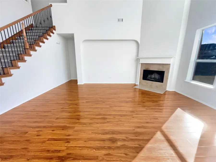 754 Ruby Court, Burleson, TX 76028 - Image #3