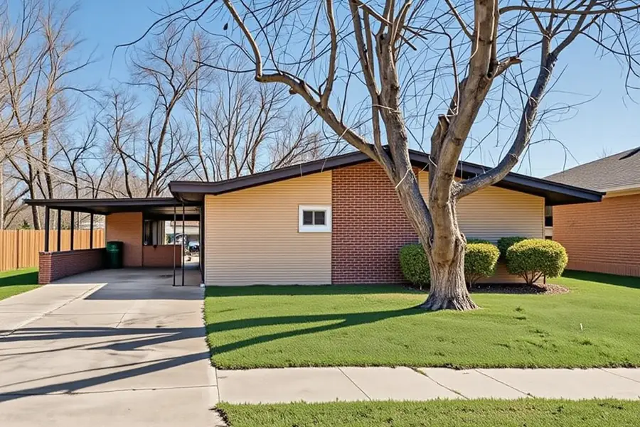 302 Meadow Drive, Gainesville, TX 76240 - Image #2