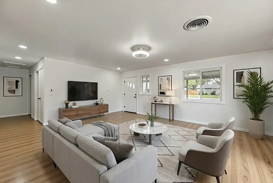 302 Meadow Drive, Gainesville, TX 76240 - Image #3