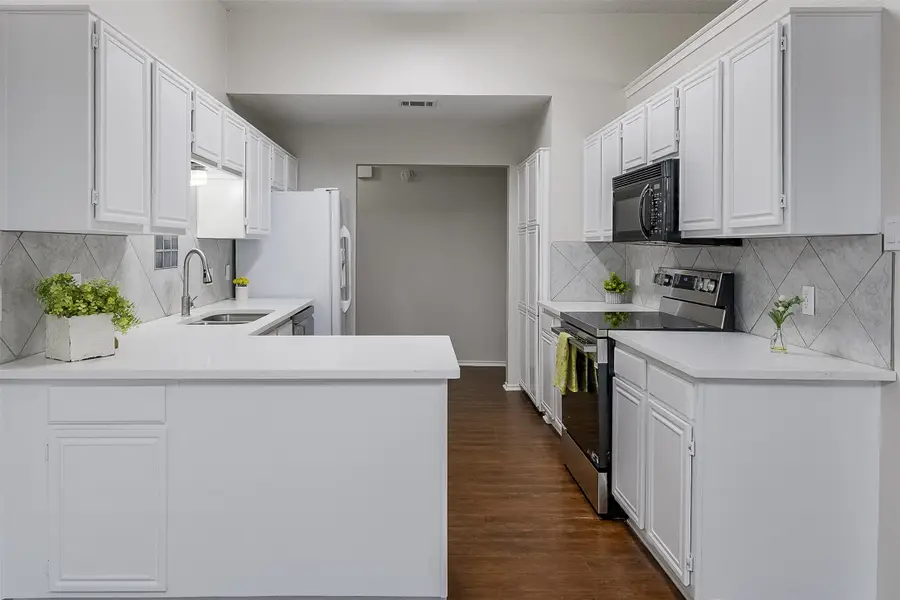 1610 Oxford Drive, Mansfield, TX 76063 - Image #2