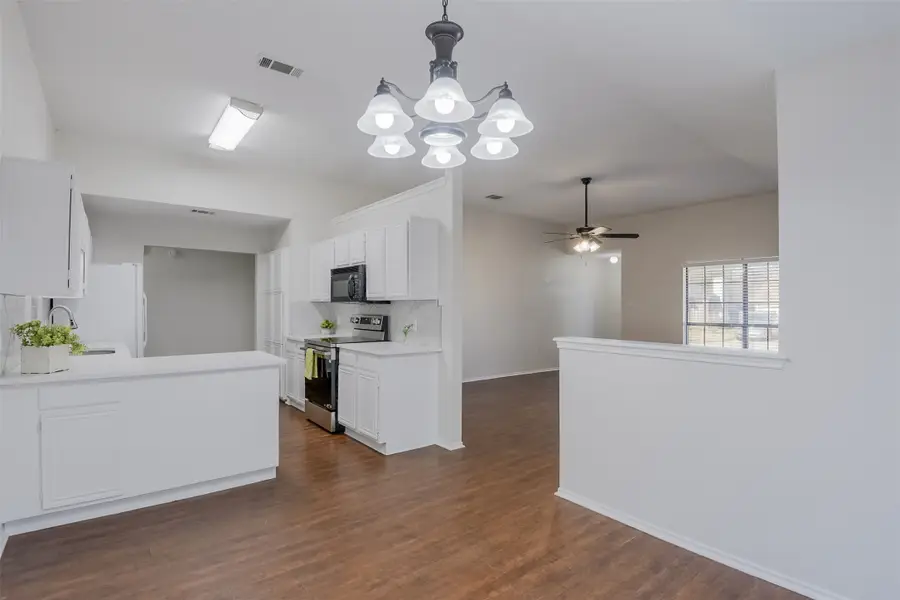 1610 Oxford Drive, Mansfield, TX 76063 - Image #3