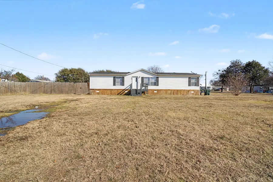 404 Kaci Jo Drive, Mabank, TX 75147 - Image #2