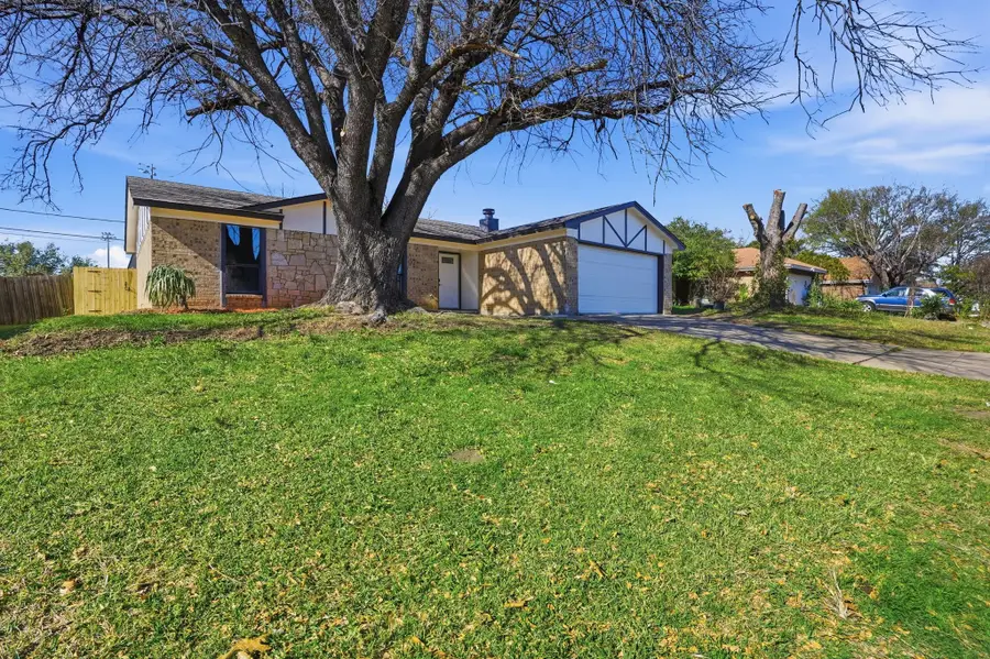 4804 Green Hollow Drive, Arlington, TX 76017 - Image #2