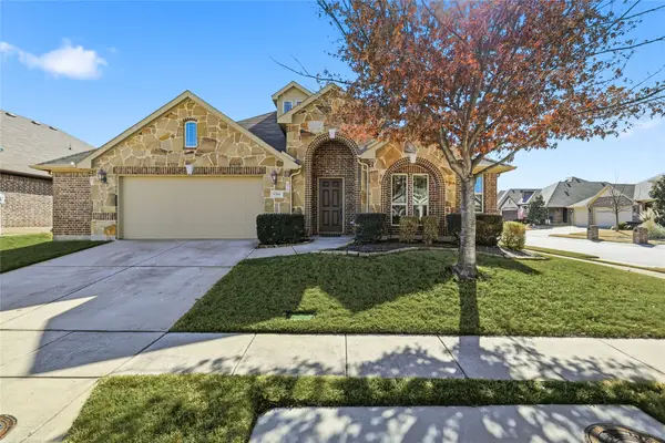 8204 Spitfire Trail, Aubrey, TX 76227