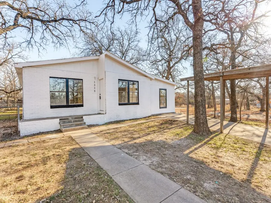 1328 Pelican Circle, Pelican Bay, TX 76020 - Image #2