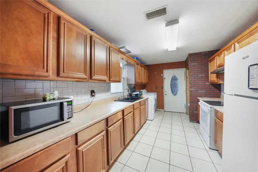 3906 Henderson Street, Greenville, TX 75401 - Image #3