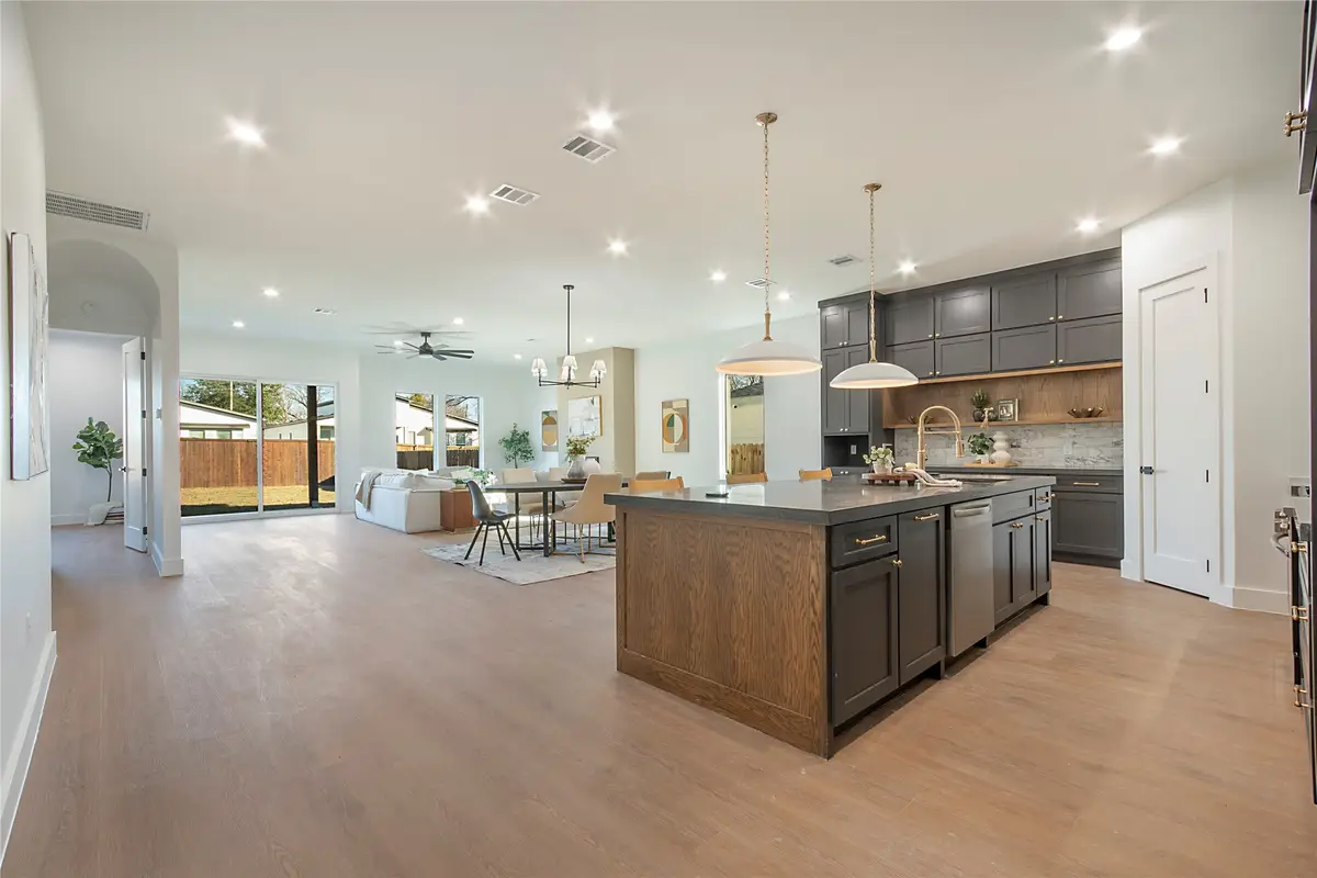 3910 Vineyard Drive, Dallas, TX 75212 - Image #1