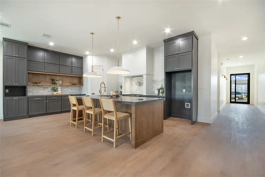 3910 Vineyard Drive, Dallas, TX 75212 - Image #3