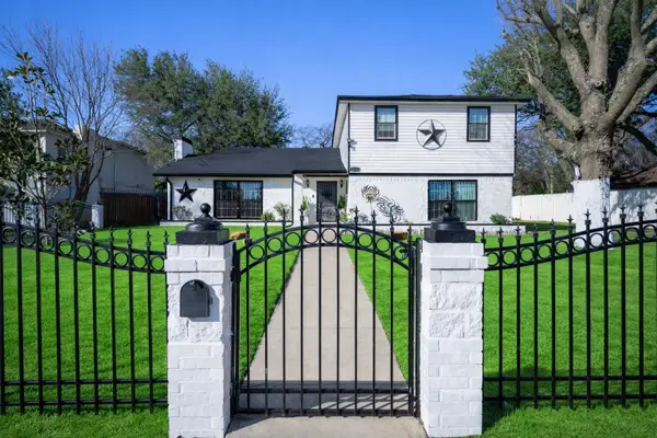 2133 Pleasant Drive, Dallas, TX 75227