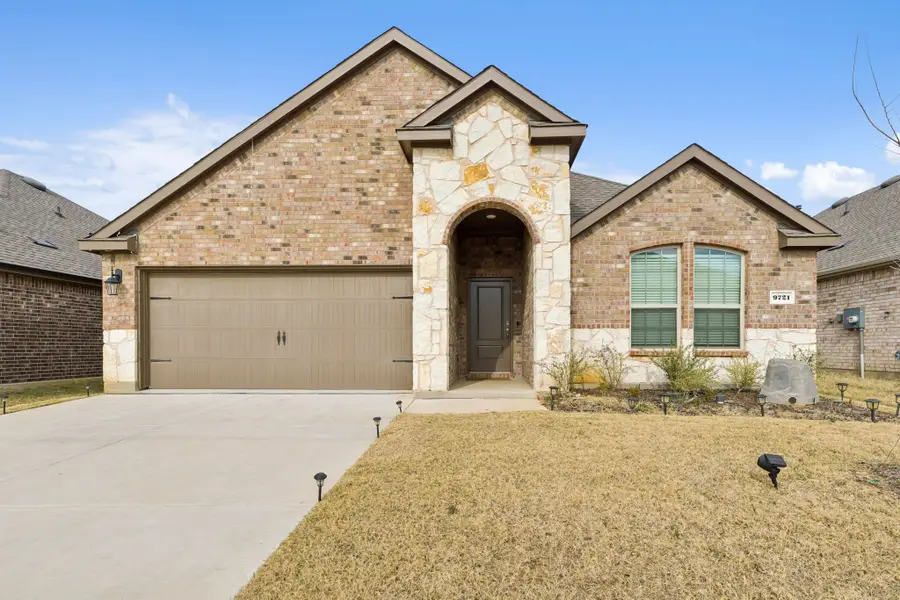 9721 Tinsley Street, Aubrey, TX 76227 - Image #2