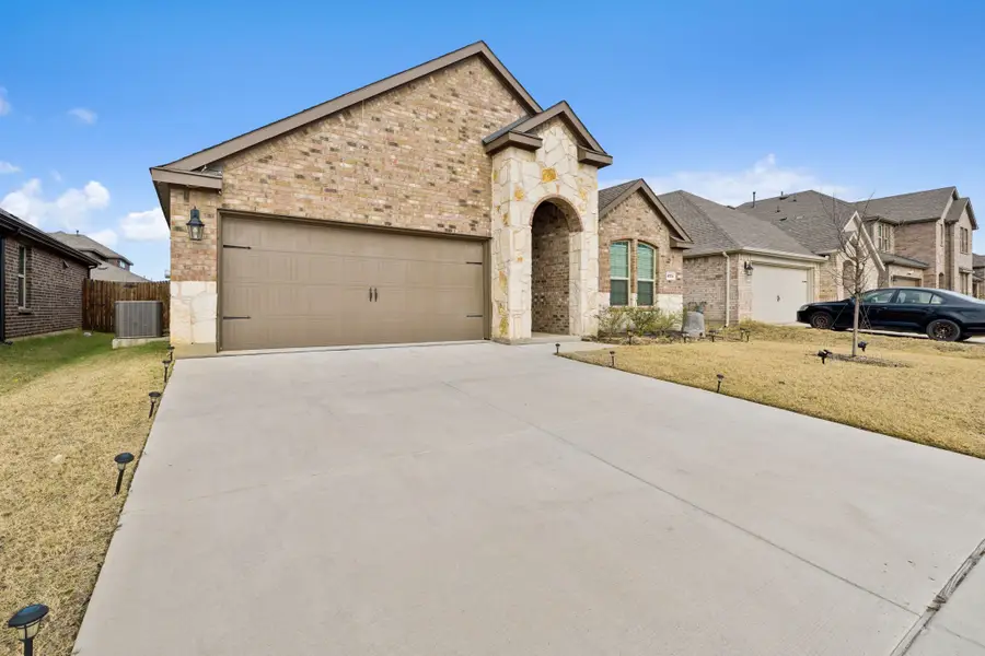 9721 Tinsley Street, Aubrey, TX 76227 - Image #3
