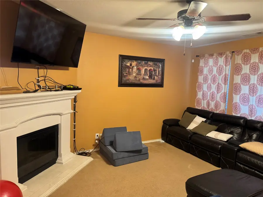 436 Baverton Lane, Fort Worth, TX 76052 - Image #3