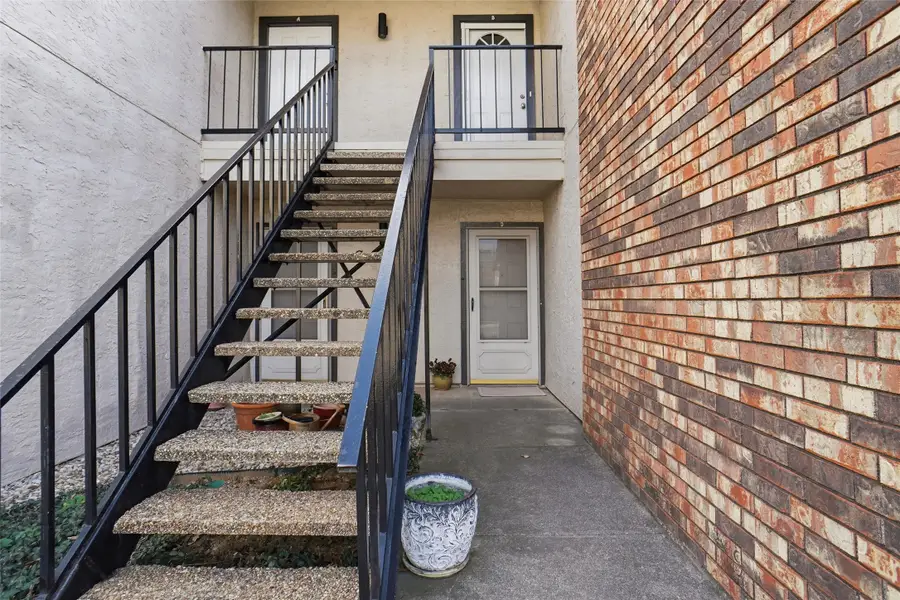 827 W Harwood Road #D, Hurst, TX 76054 - Image #3