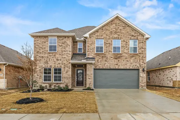 329 Amberville Drive, Red Oak, TX 75154