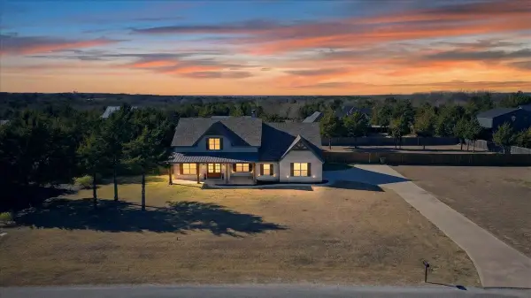 341 Guy Lane, Pottsboro, TX 75076