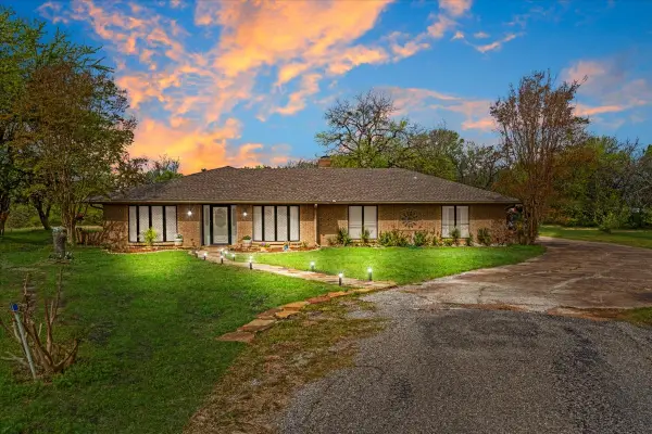 110 Bois D Arc Street, Tom Bean, TX 75491