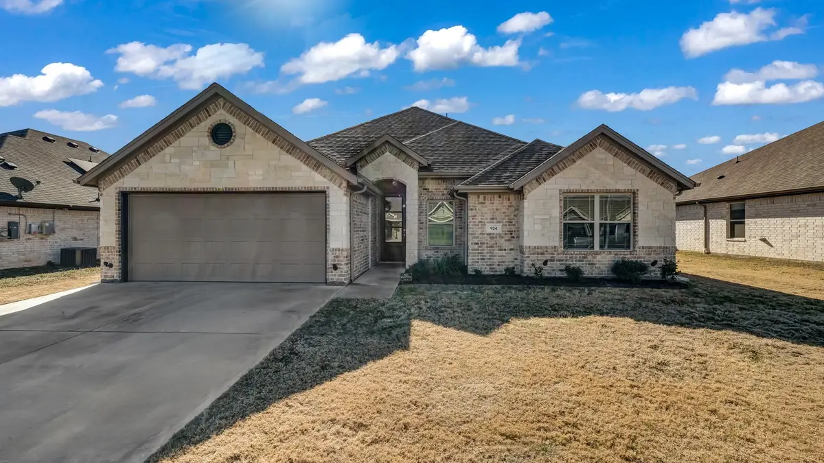 924 E 5th Street, Springtown, TX 76082 - Image #1